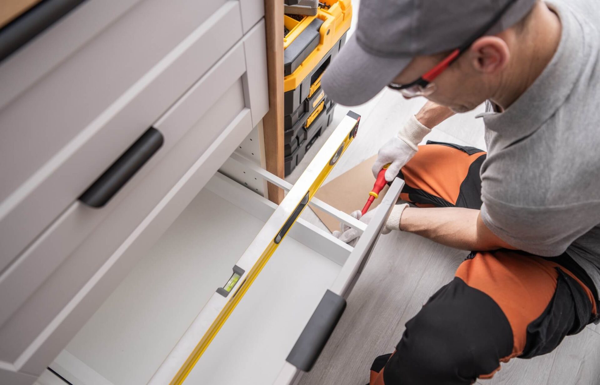 Lådmontering i köksrenovering Mjölby